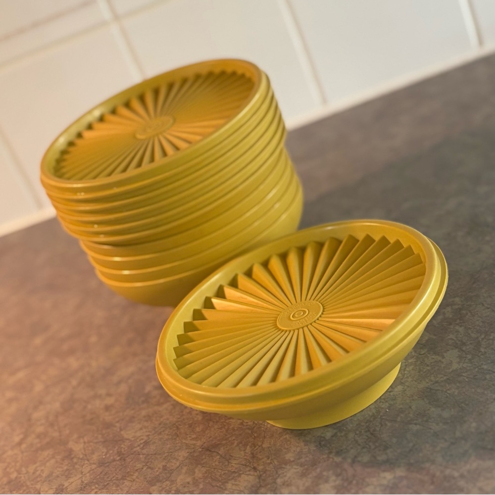 Tupperware Harvest Gold Cereal Bowls with Lids - 6 - Food Storage - RV - Cabin